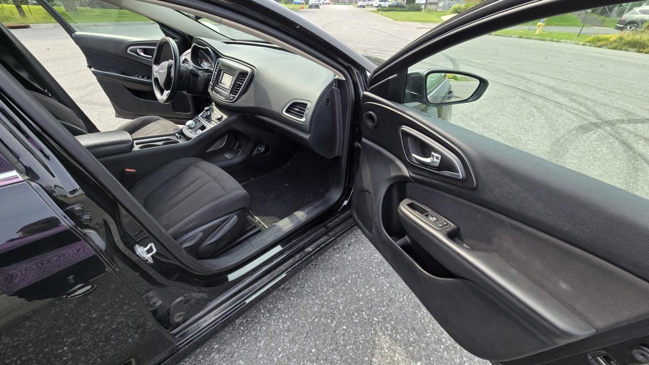 2015 Chrysler 200 Limited - Photo #15