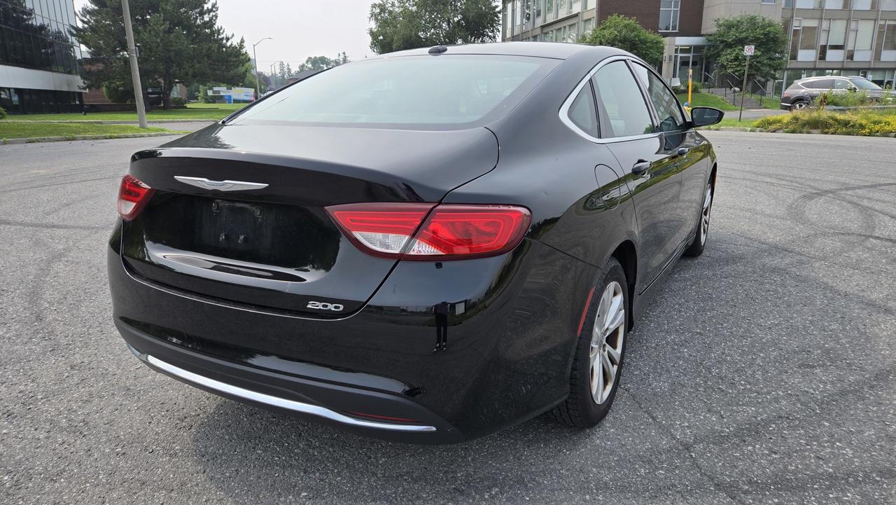 2015 Chrysler 200 Limited Photo4