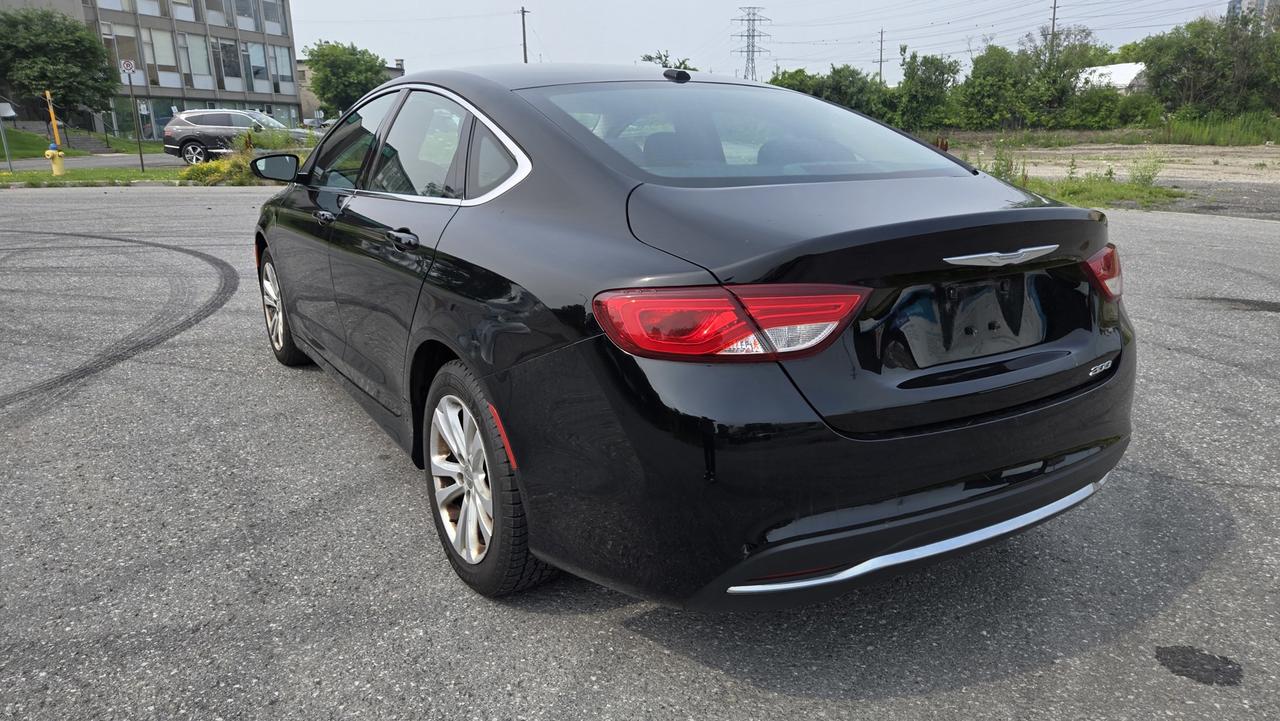 2015 Chrysler 200 Limited Photo2
