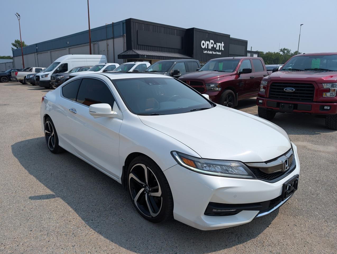 2017 Honda Accord Touring | LEATHER | SUNROOF | ADAPTIVE CRUISE CONT - Photo #2