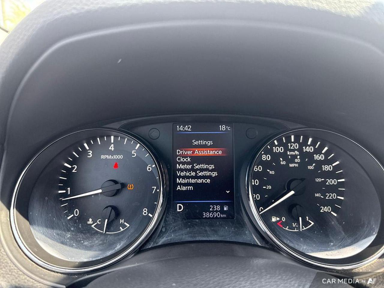 2020 Nissan Rogue SV / NO ACCIDENTS / PANO ROOF / HTD SEATS / AWD - Photo #11