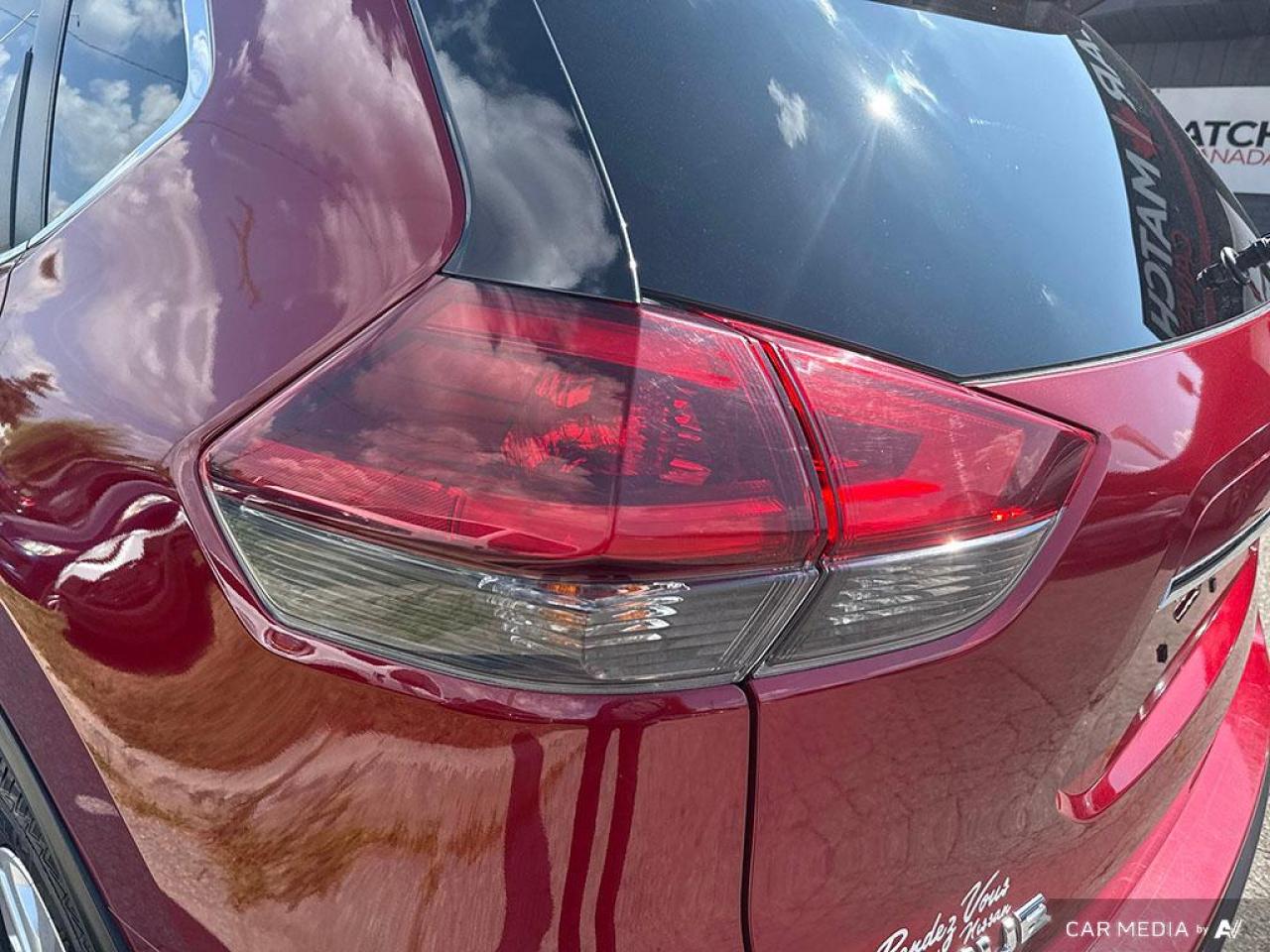 2020 Nissan Rogue SV / NO ACCIDENTS / PANO ROOF / HTD SEATS / AWD - Photo #8