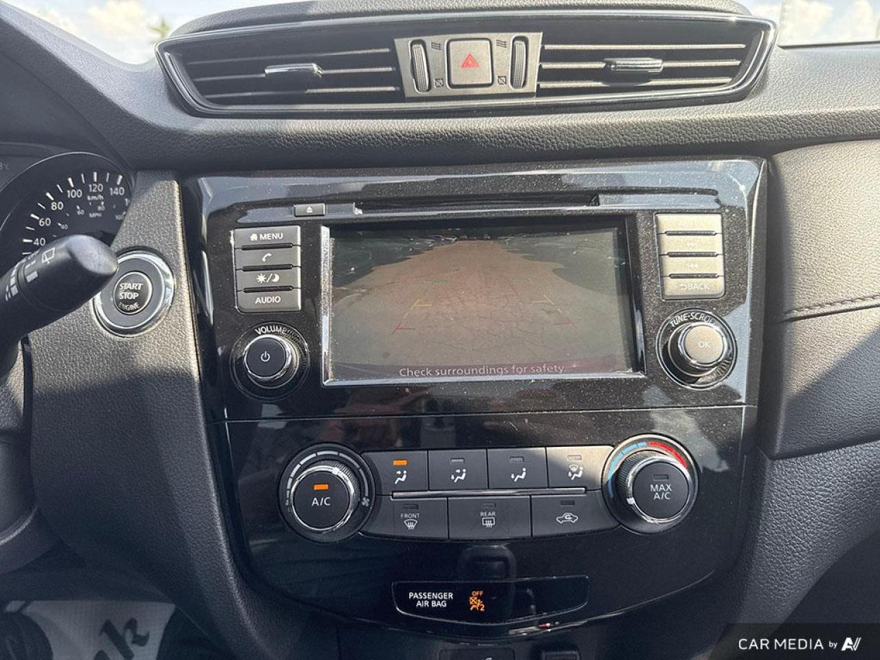 2020 Nissan Rogue SV / NO ACCIDENTS / PANO ROOF / HTD SEATS / AWD - Photo #15