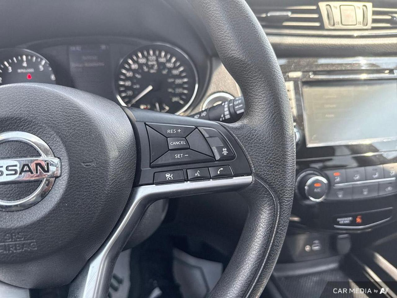 2020 Nissan Rogue SV / NO ACCIDENTS / PANO ROOF / HTD SEATS / AWD - Photo #13