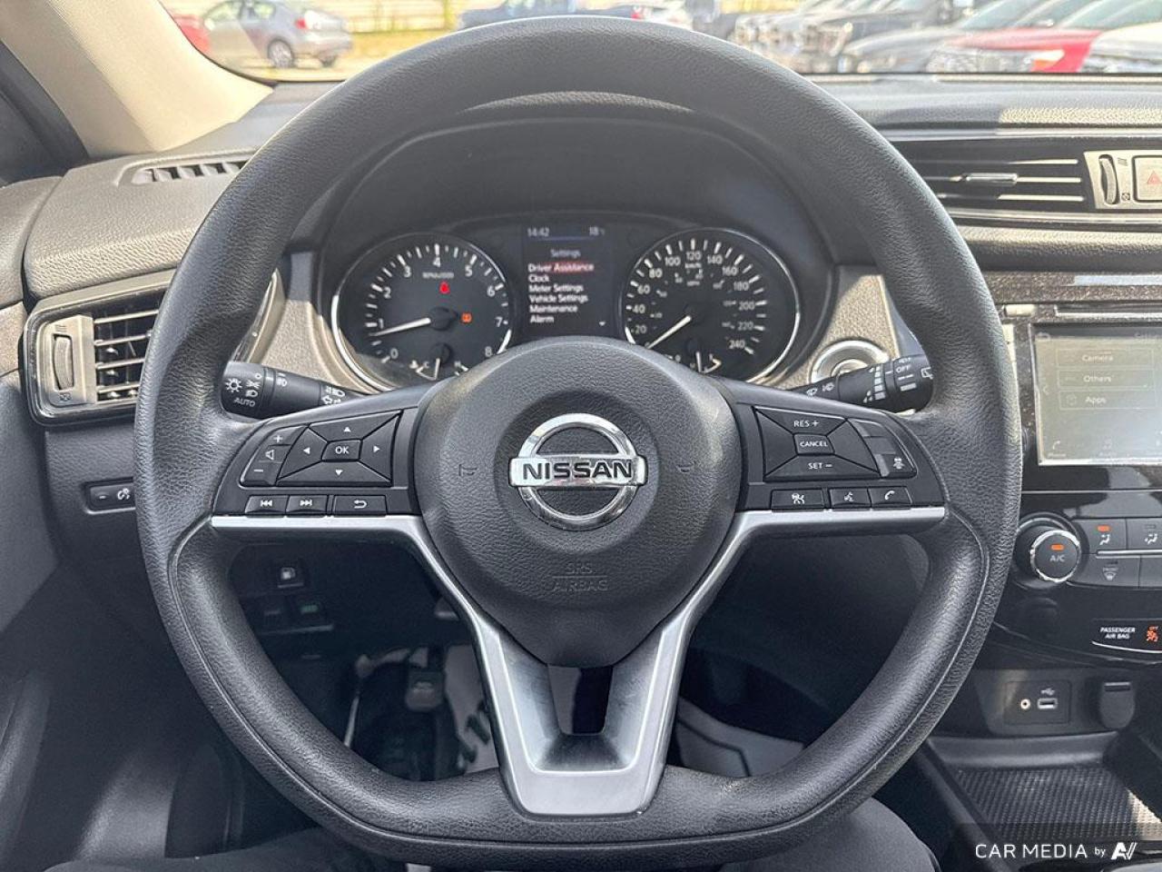 2020 Nissan Rogue SV / NO ACCIDENTS / PANO ROOF / HTD SEATS / AWD - Photo #10