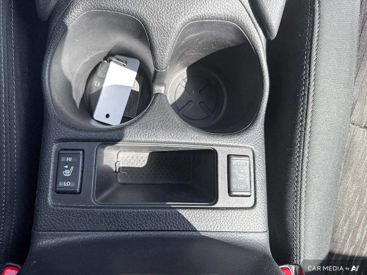 2020 Nissan Rogue SV / NO ACCIDENTS / PANO ROOF / HTD SEATS / AWD - Photo #19