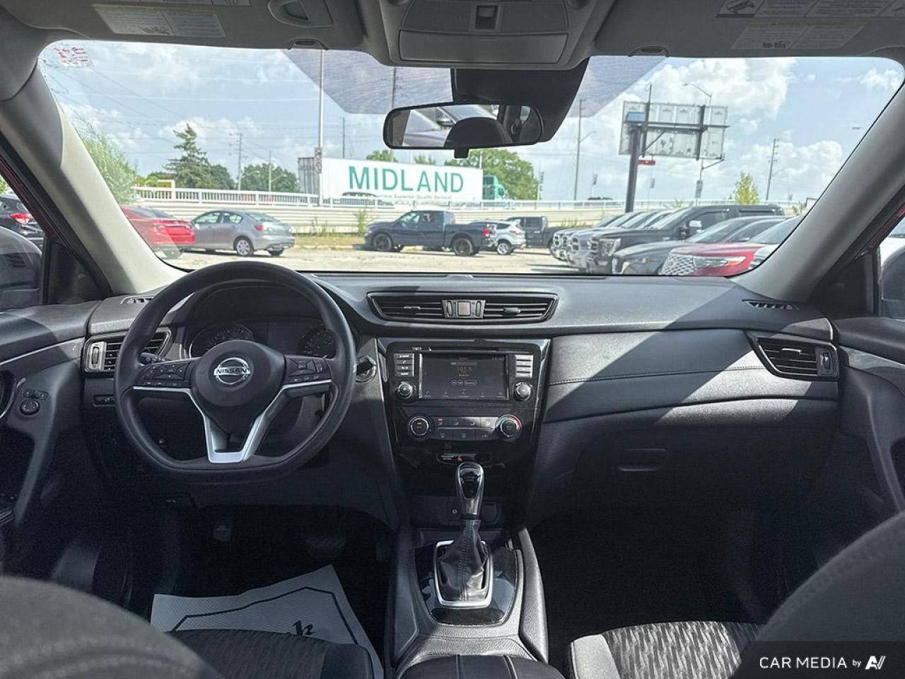 2020 Nissan Rogue SV / NO ACCIDENTS / PANO ROOF / HTD SEATS / AWD - Photo #23