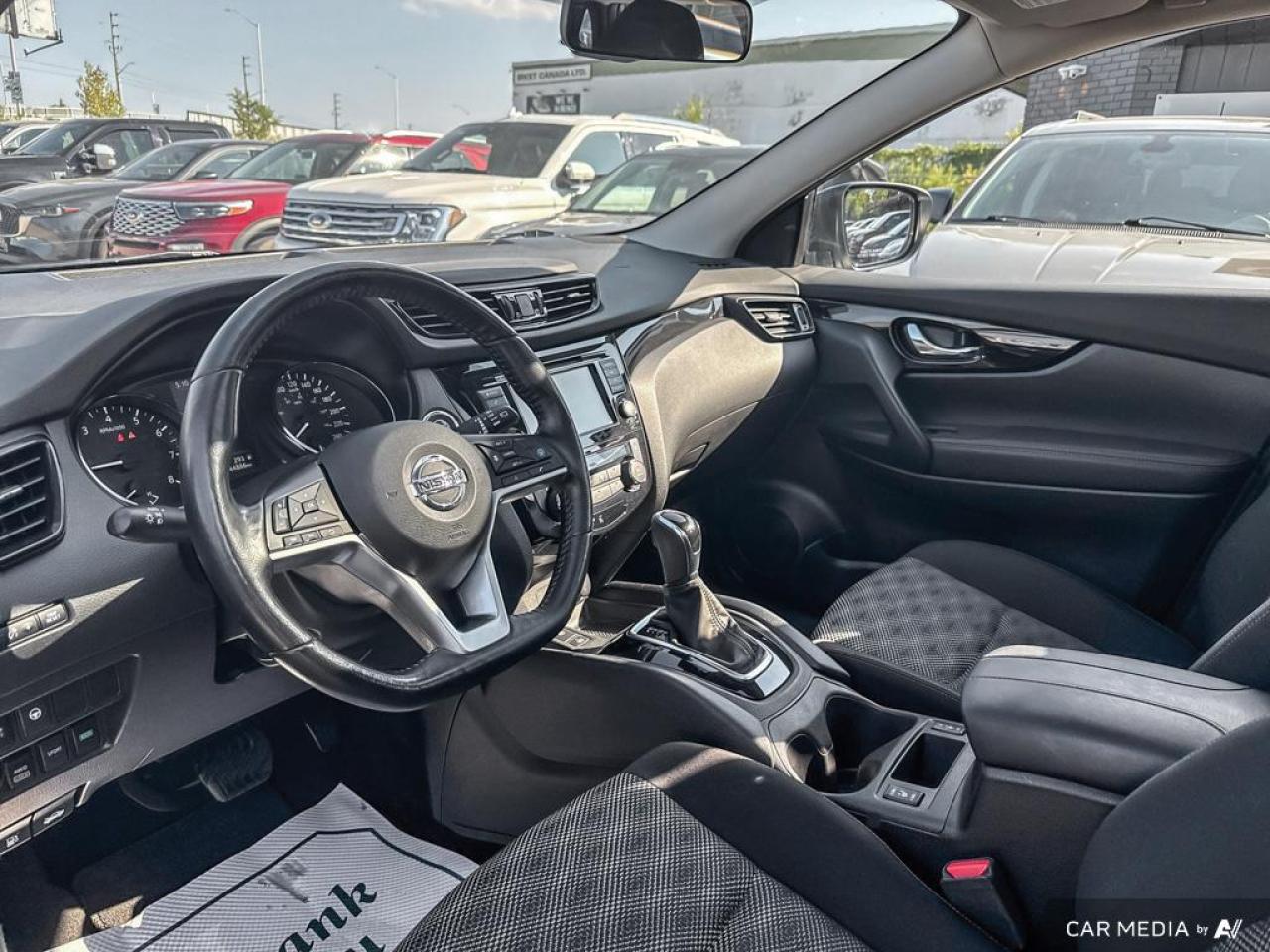 2022 Nissan Qashqai SV / NO ACCIDENTS / ROOF / HTD SEATS / AWD - Photo #9