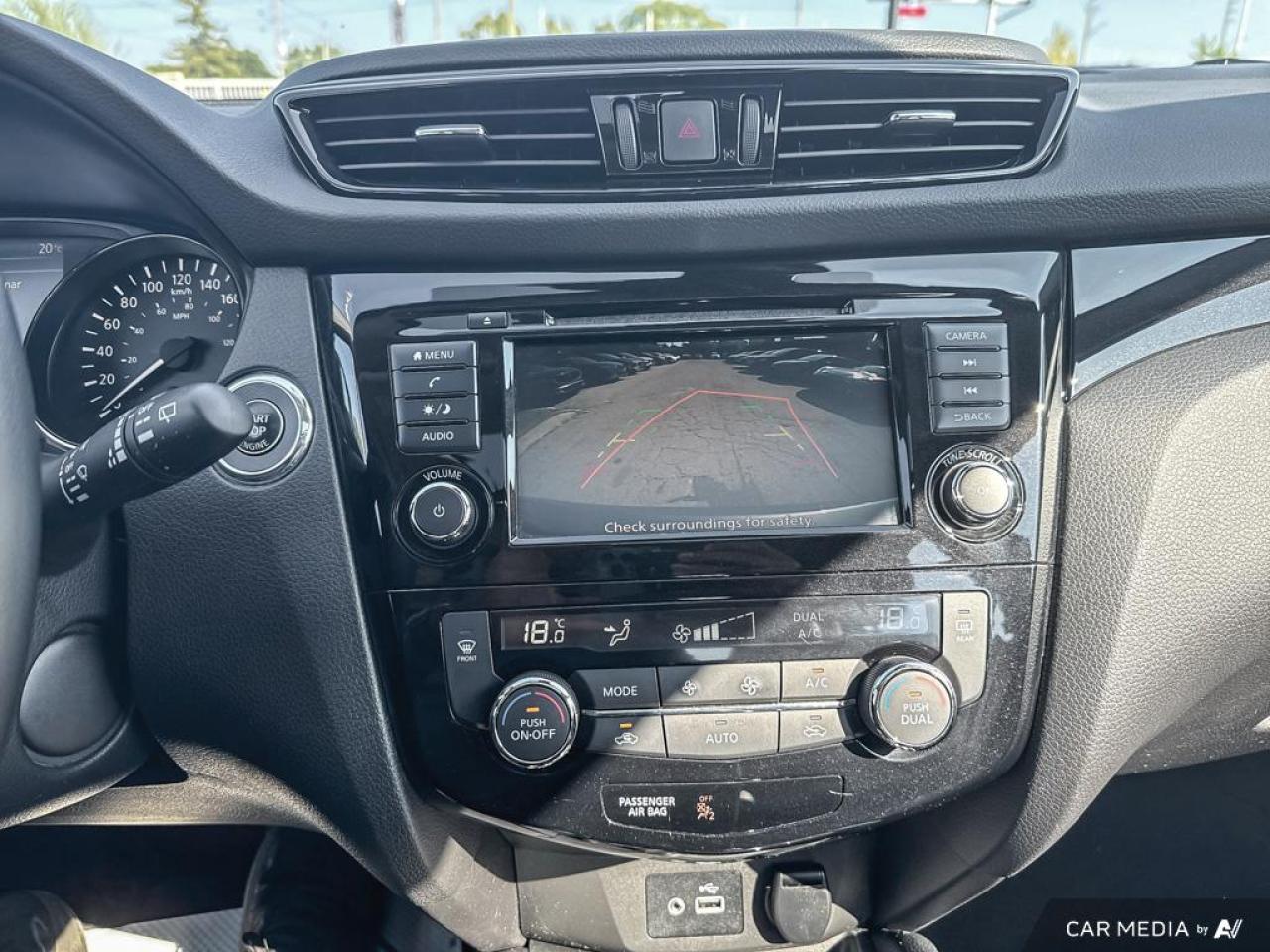 2022 Nissan Qashqai SV / NO ACCIDENTS / ROOF / HTD SEATS / AWD - Photo #16