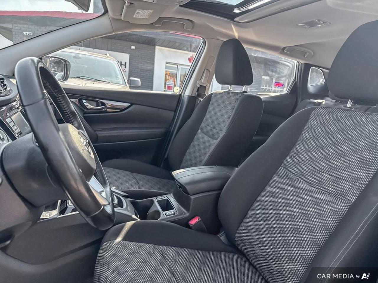 2022 Nissan Qashqai SV / NO ACCIDENTS / ROOF / HTD SEATS / AWD - Photo #10