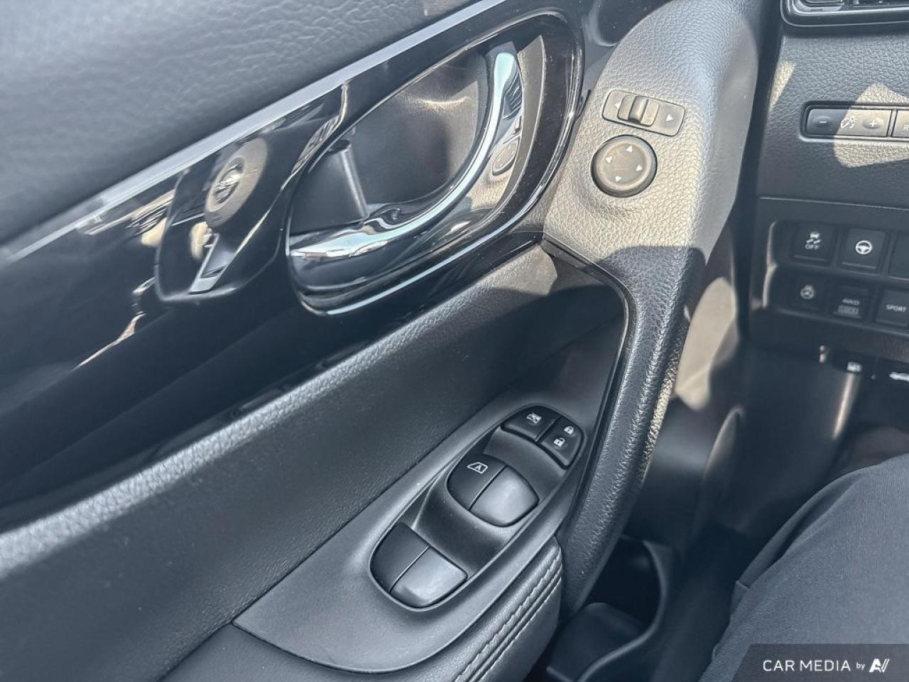 2022 Nissan Qashqai SV / NO ACCIDENTS / ROOF / HTD SEATS / AWD - Photo #13