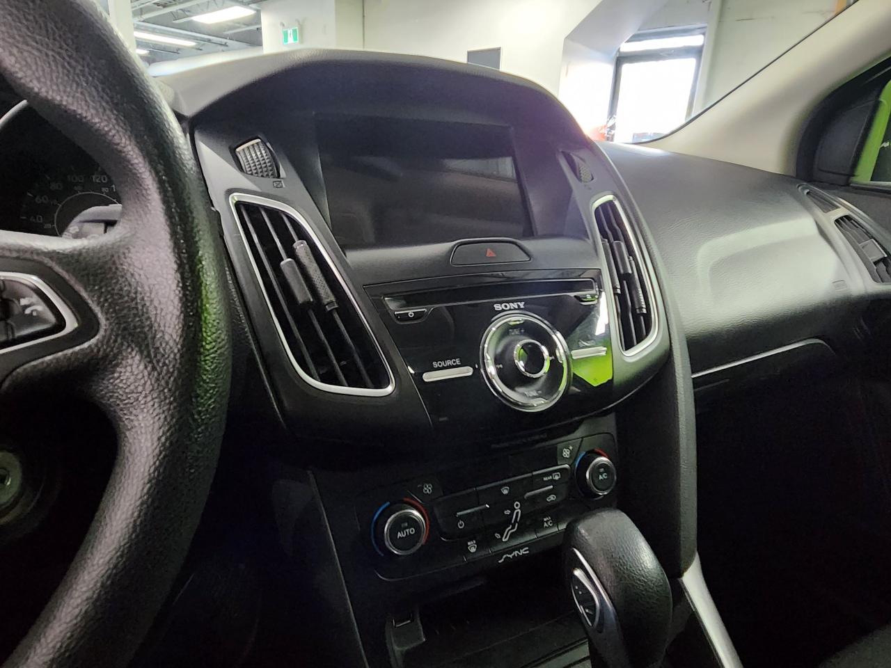 2017 Ford Focus SEL SUNROOF REAR CAM A/C - Photo #30