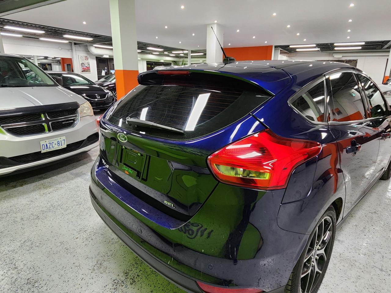 2017 Ford Focus SEL Sunroof Auto New Brakes, Clean - Photo #9