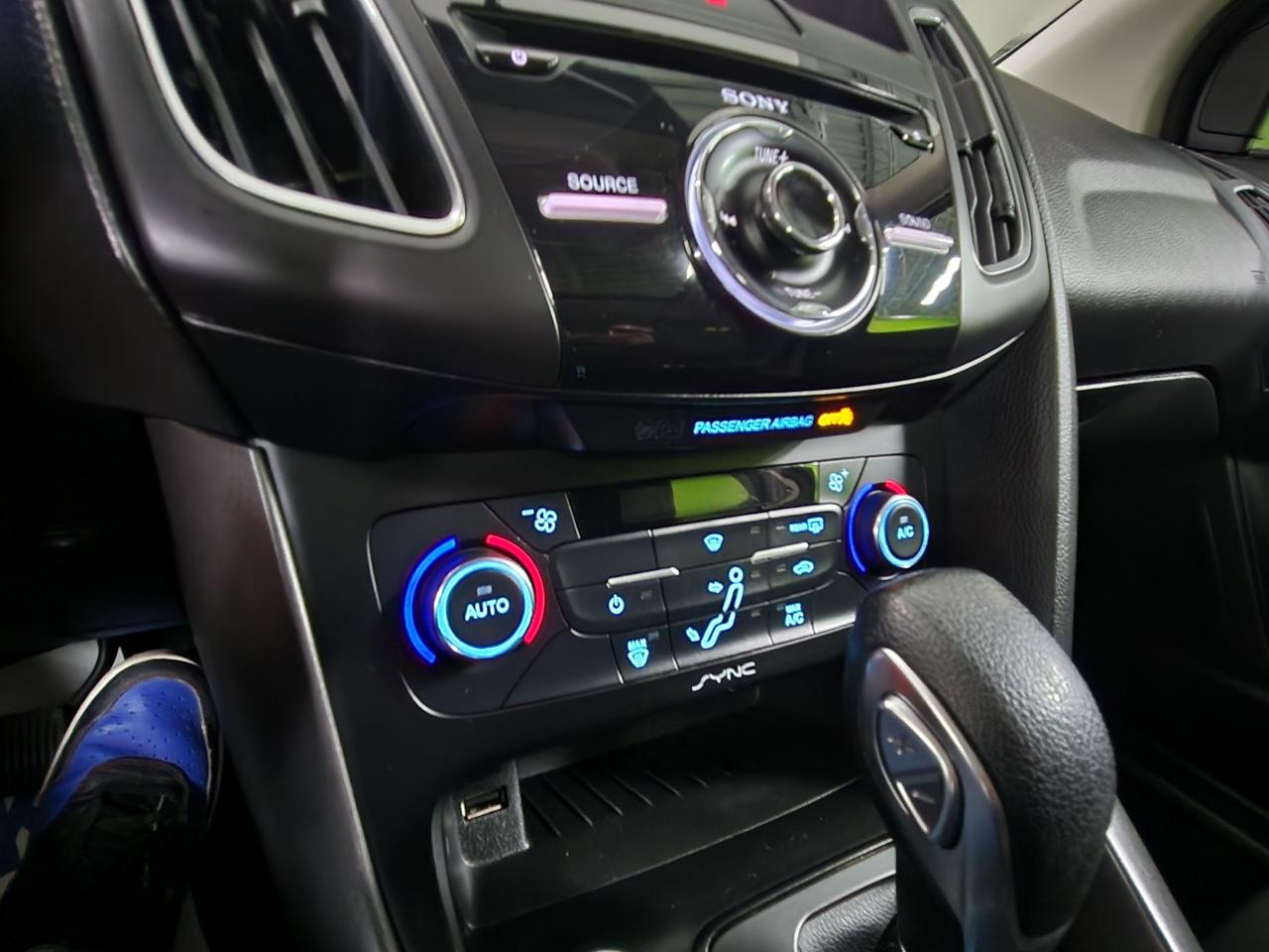 2017 Ford Focus SEL Sunroof Auto New Brakes, Clean - Photo #30