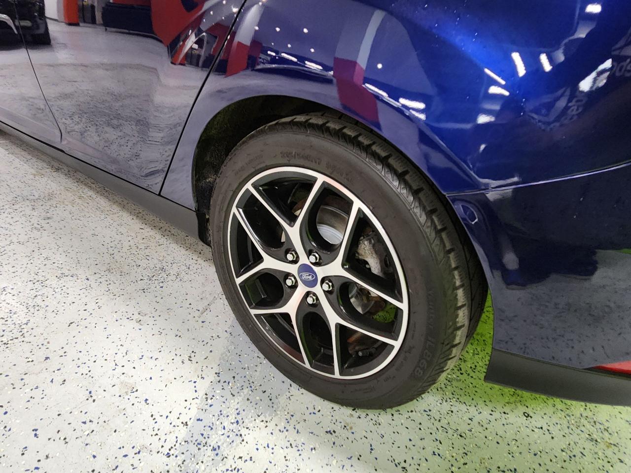 2017 Ford Focus SEL Sunroof Auto New Brakes, Clean - Photo #14