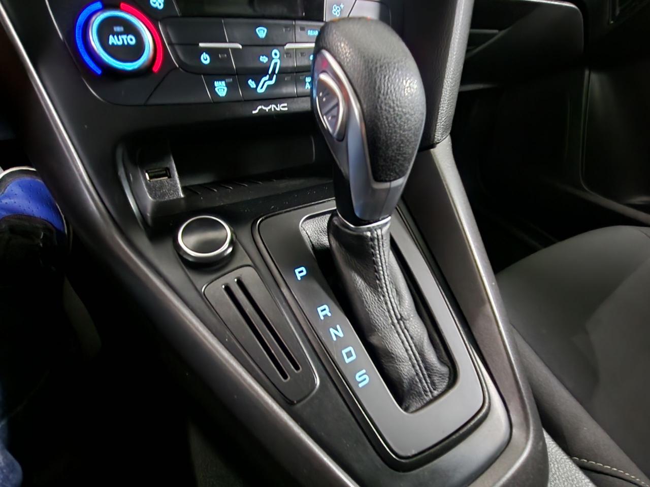 2017 Ford Focus SEL Sunroof Auto New Brakes, Clean - Photo #31