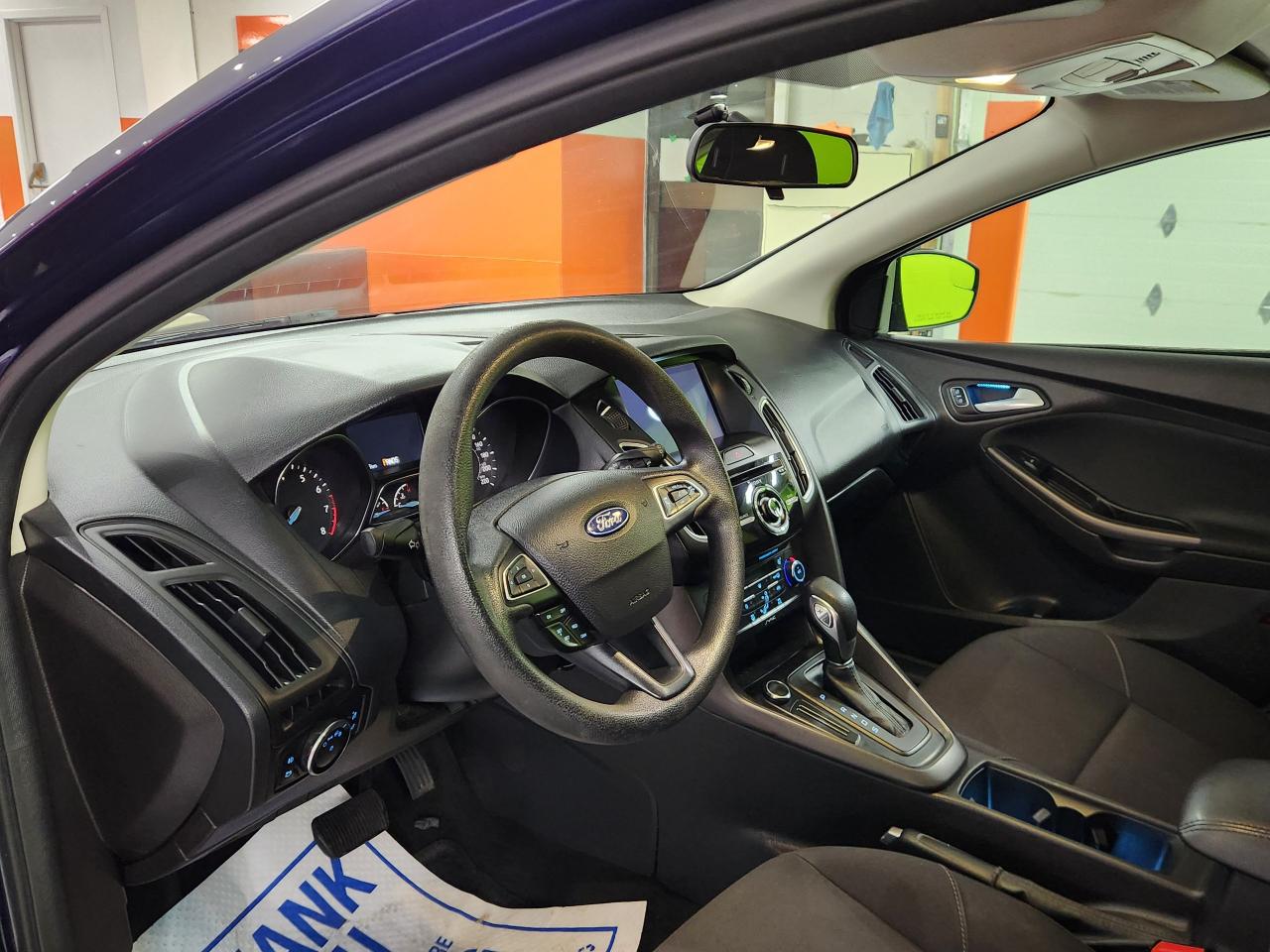 2017 Ford Focus SEL Sunroof Auto New Brakes, Clean - Photo #21