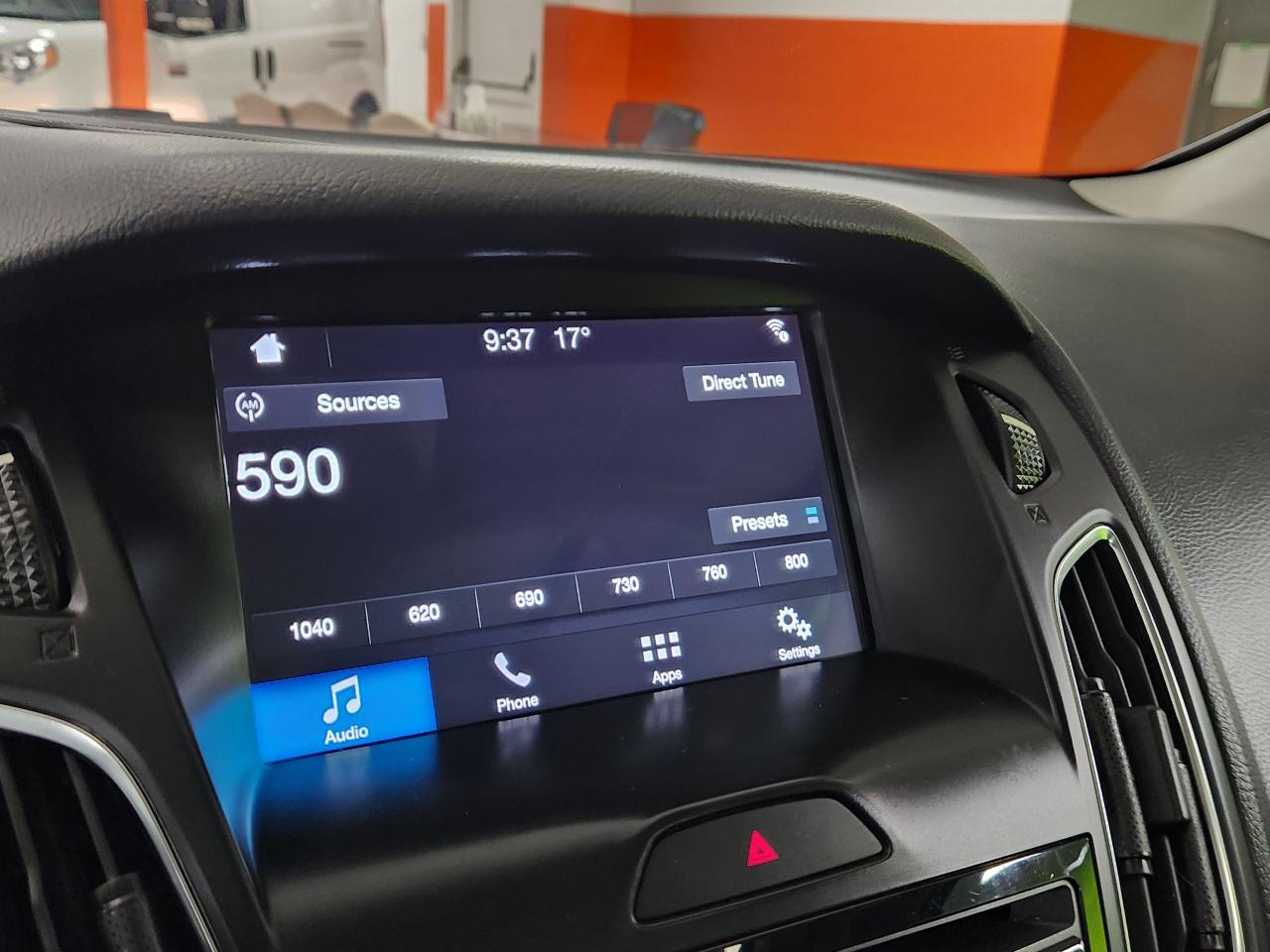 2017 Ford Focus SEL Sunroof Auto New Brakes, Clean - Photo #26