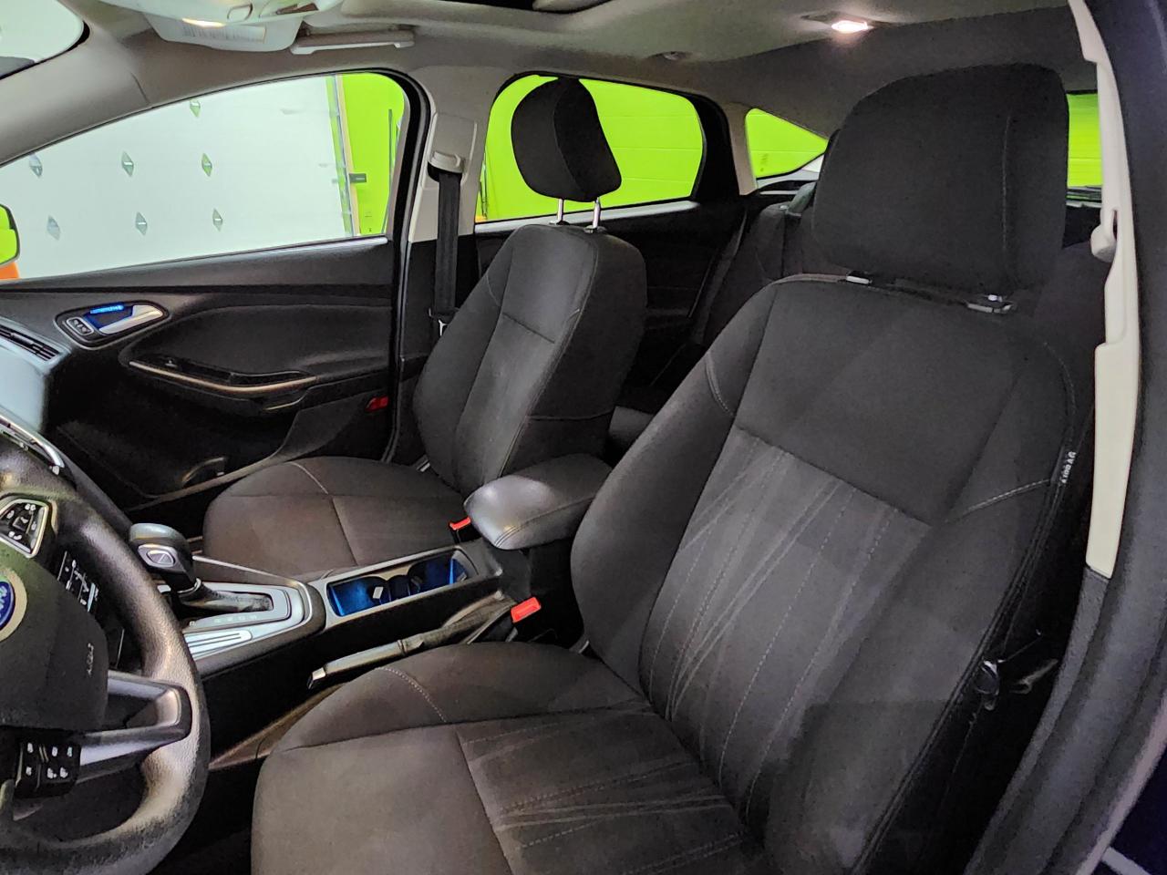 2017 Ford Focus SEL Sunroof Auto New Brakes, Clean - Photo #25