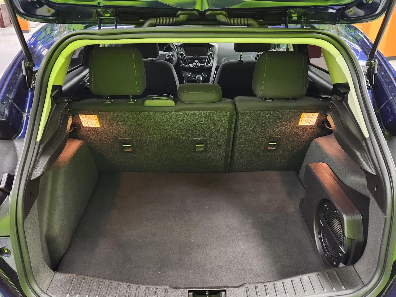 2017 Ford Focus SEL Sunroof Auto New Brakes, Clean - Photo #17