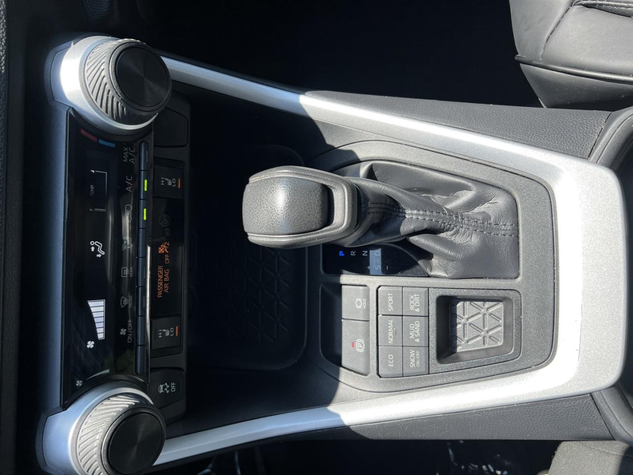 2020 Toyota RAV4 LE AWD - Photo #25