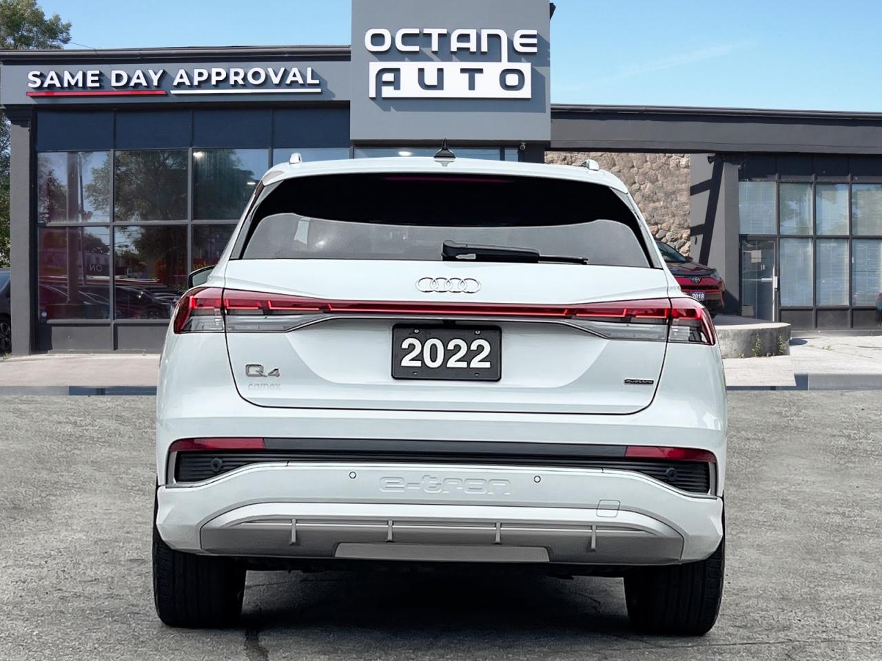2022 Audi Q4 e-tron PREMIUM PLUS W/50 Photo4