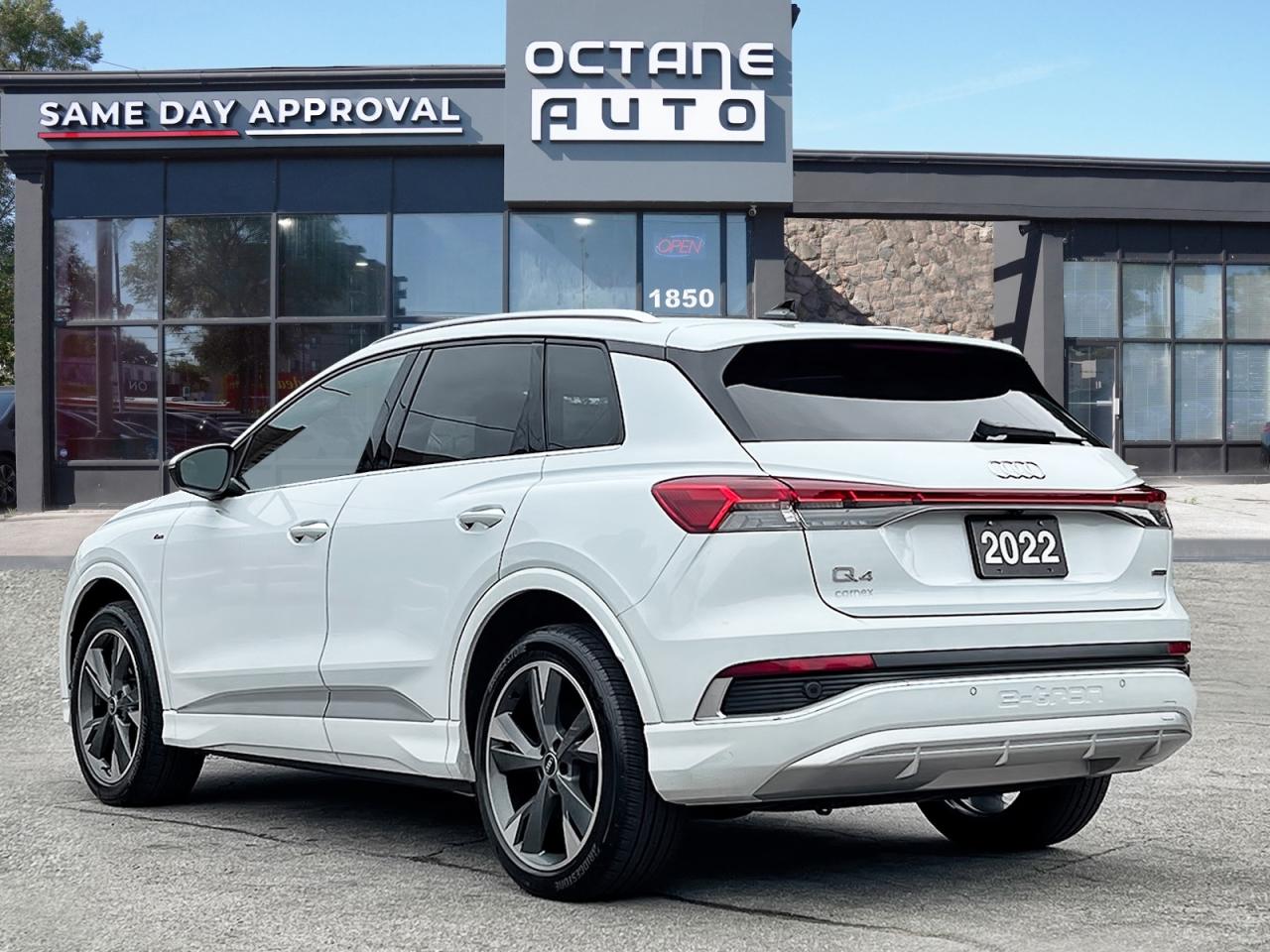 2022 Audi Q4 e-tron PREMIUM PLUS W/50 - Photo #4