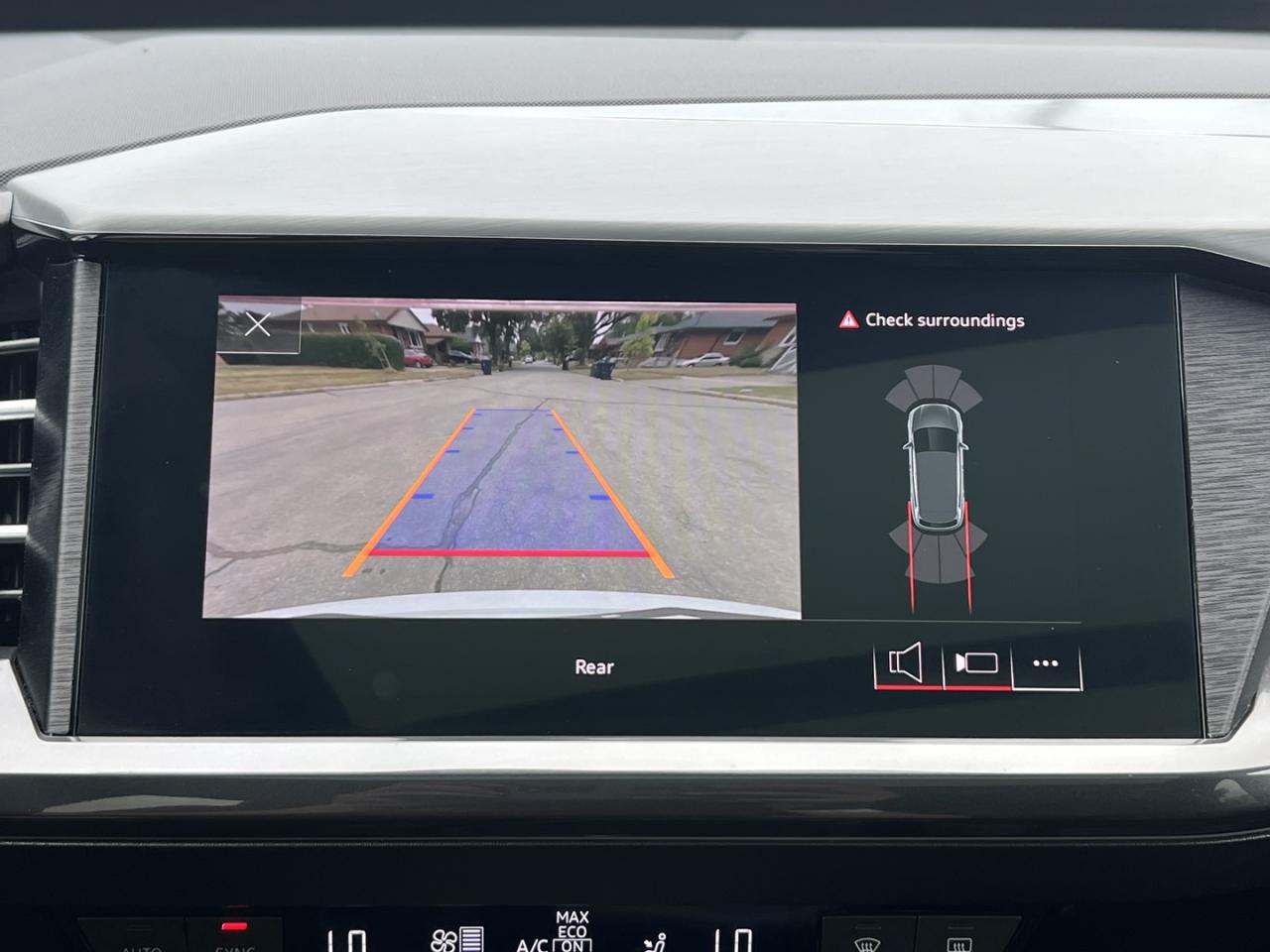 2022 Audi Q4 e-tron PREMIUM PLUS W/50 - Photo #8