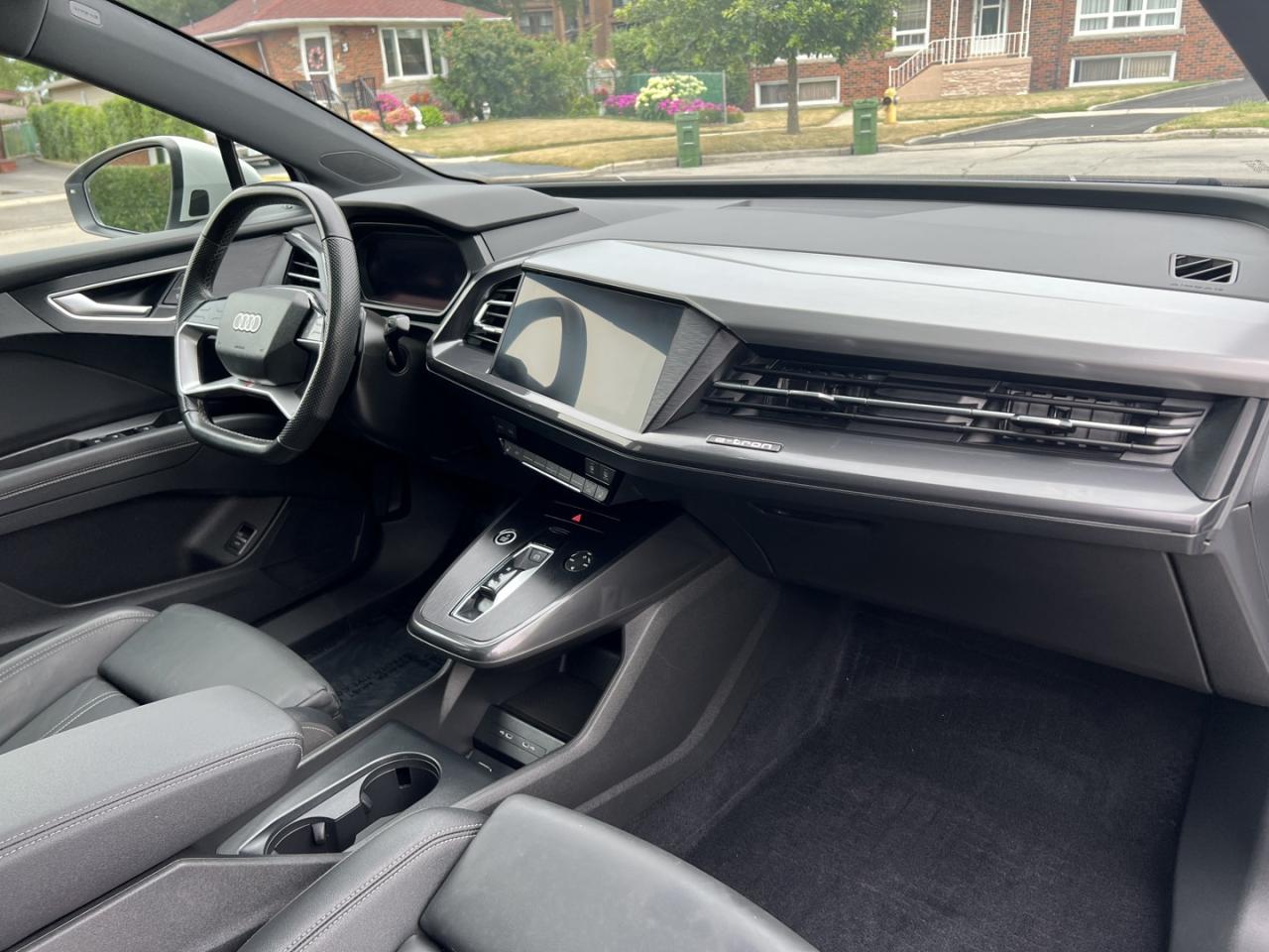 2022 Audi Q4 e-tron PREMIUM PLUS W/50 - Photo #26