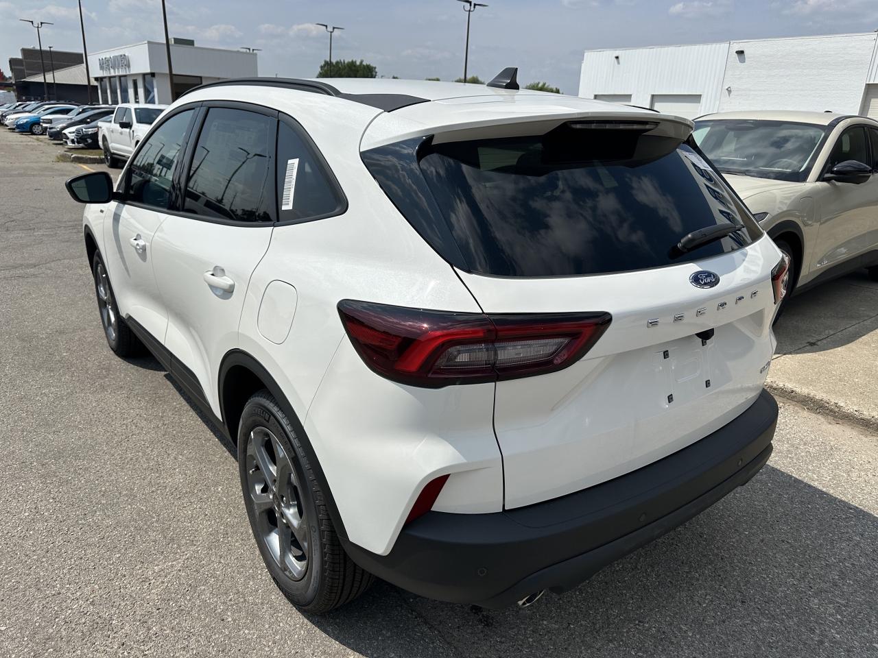 2025 Ford Escape ST-LINE |AWD | TECH PACK | COLD WEATHER GRP  | Photo4