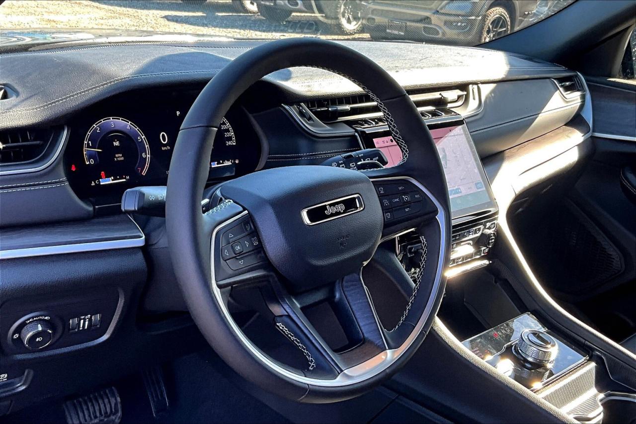 2025 Jeep Grand Cherokee LIMITED | Black App Pkg | Pano Roof | LuxTech 2 Photo