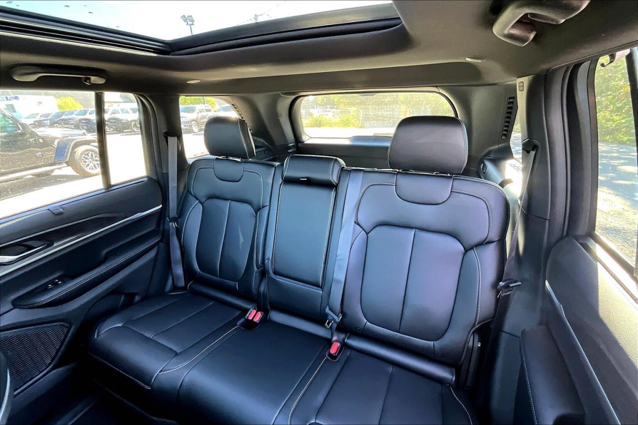 2025 Jeep Grand Cherokee LIMITED | Black App Pkg | Pano Roof | LuxTech 2 Photo