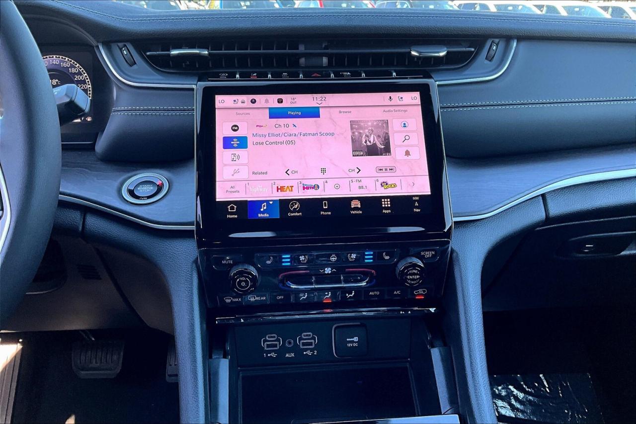 2025 Jeep Grand Cherokee LIMITED | Black App Pkg | Pano Roof | LuxTech 2 Photo