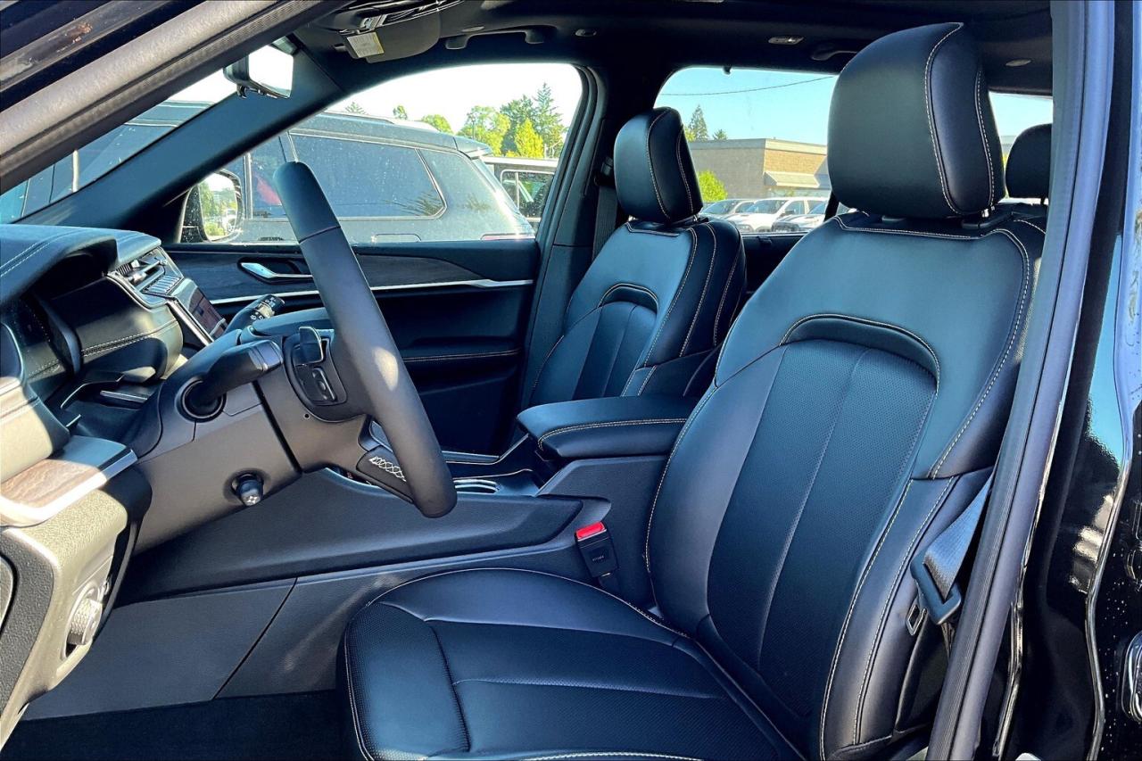 2025 Jeep Grand Cherokee LIMITED | Black App Pkg | Pano Roof | LuxTech 2 Photo