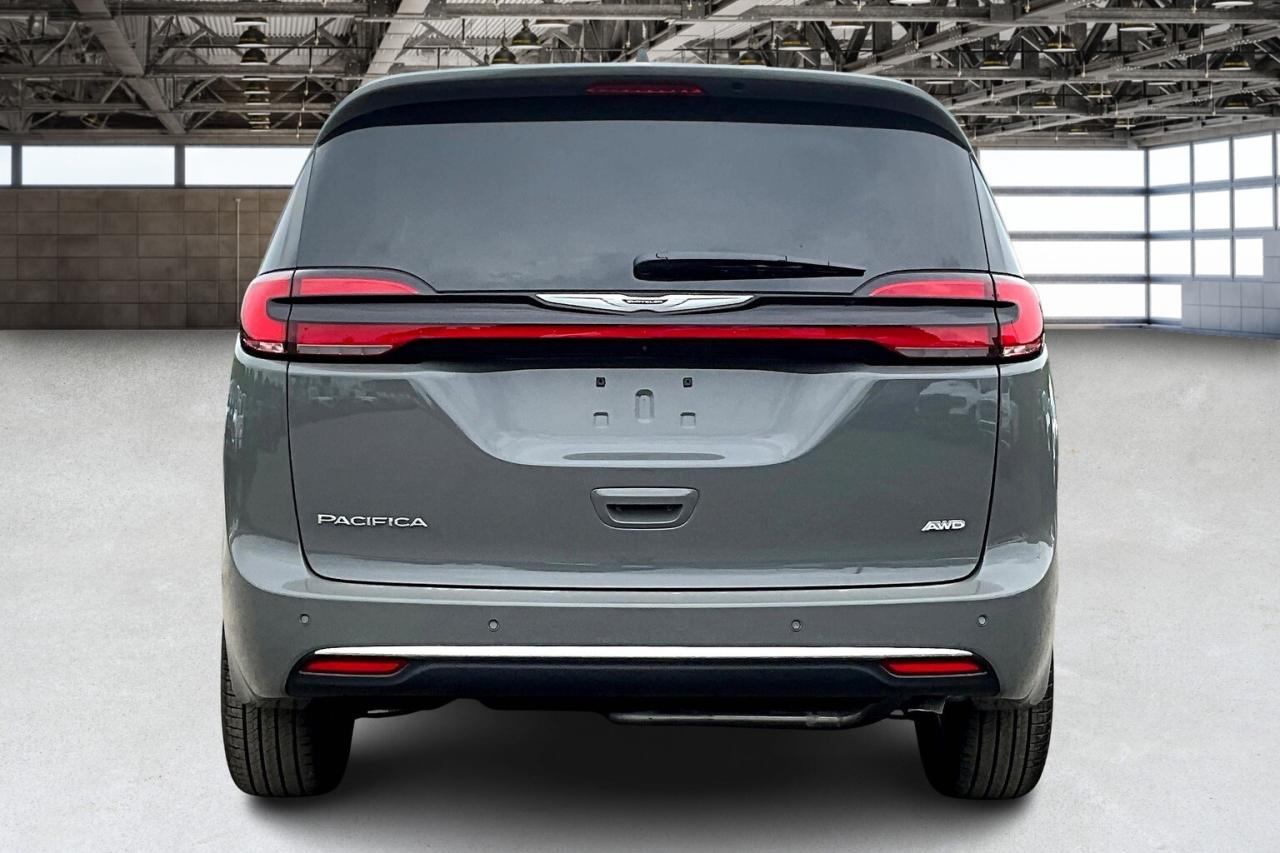 2025 Chrysler Pacifica SELECT AWD | Leather | Sunroof | Safety Sphere Photo3