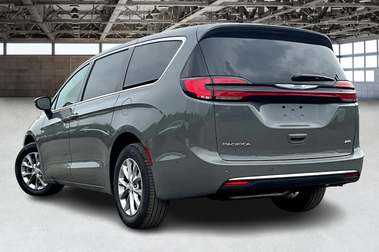 2025 Chrysler Pacifica SELECT AWD | Leather | Sunroof | Safety Sphere Photo2