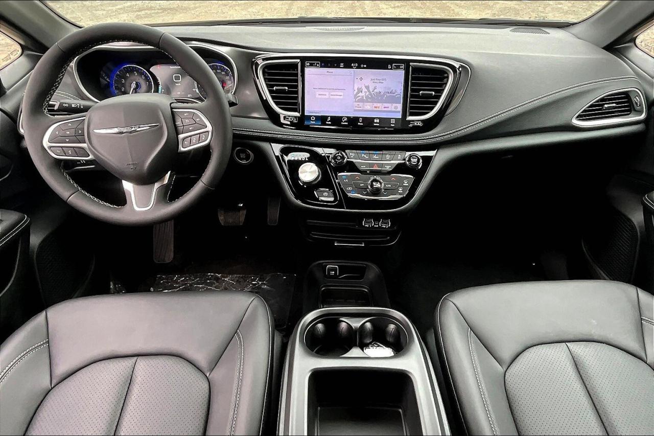 2025 Chrysler Pacifica SELECT AWD | Leather | Sunroof | Safety Sphere Photo4