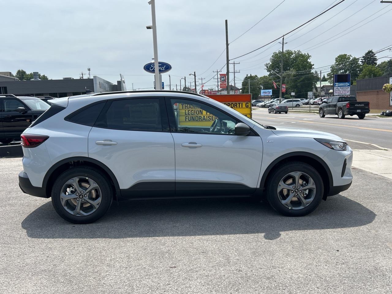 2025 Ford Escape ST-Line  - Sunroof - Tech Package Photo3