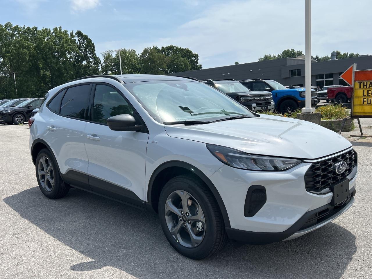2025 Ford Escape ST-Line  - Sunroof - Tech Package Photo2