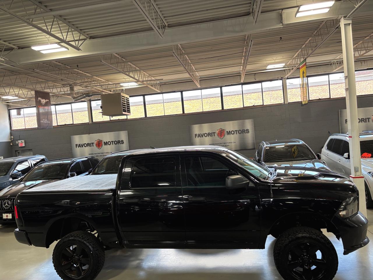 2019 RAM 1500 Classic Express|V8HEMI|4X4|CREWCAB|LIFTED|TONNEAUCOVER|+++ - Photo #3