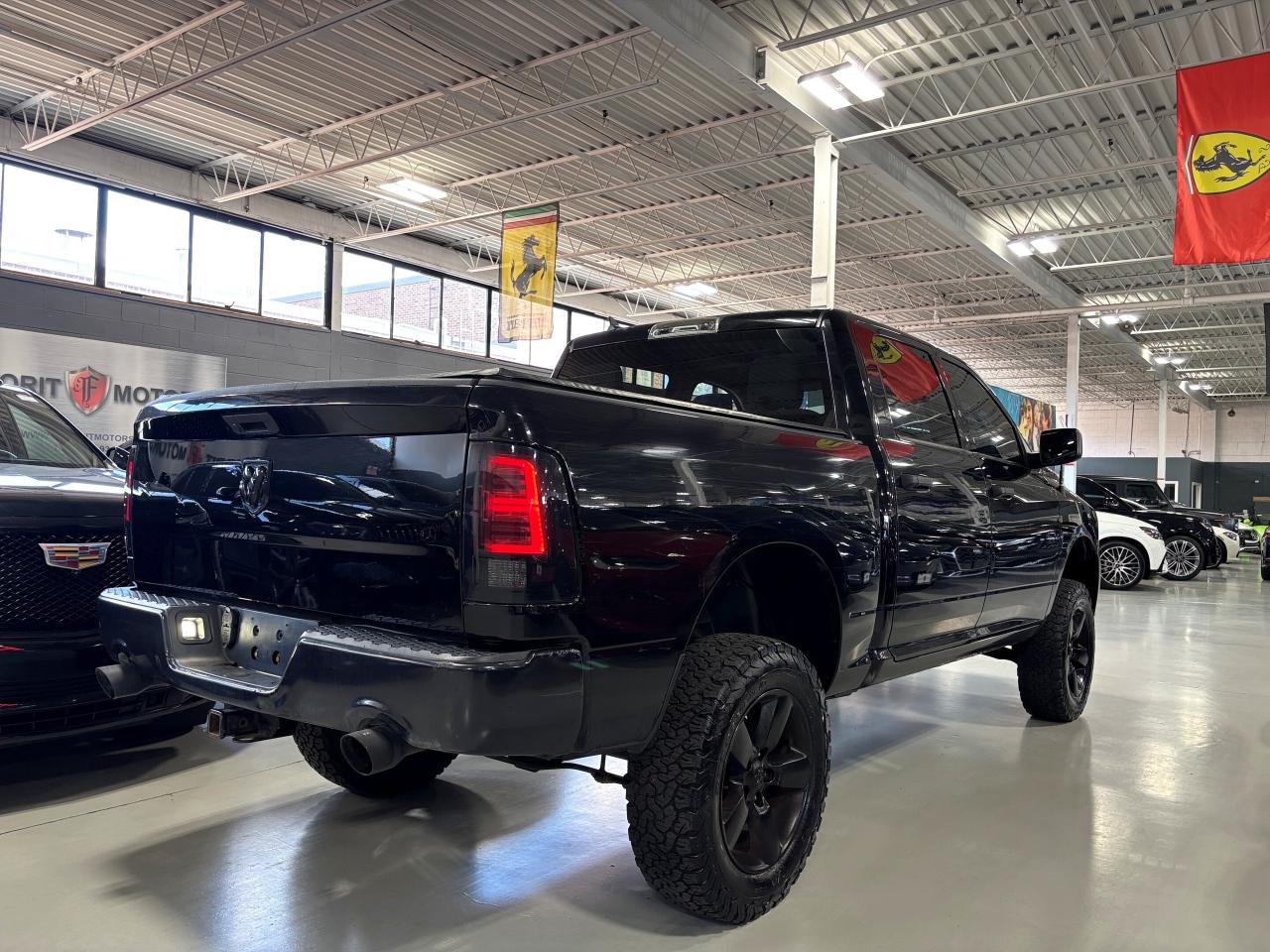 2019 RAM 1500 Classic Express|V8HEMI|4X4|CREWCAB|LIFTED|TONNEAUCOVER|+++ - Photo #4