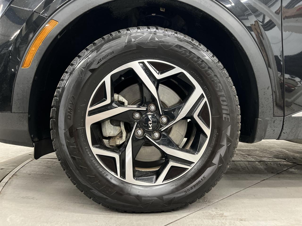 2023 Kia Sportage AWD | LOW KMS | HTD SEATS | CARPLAY | ALLOYS | A/C Photo