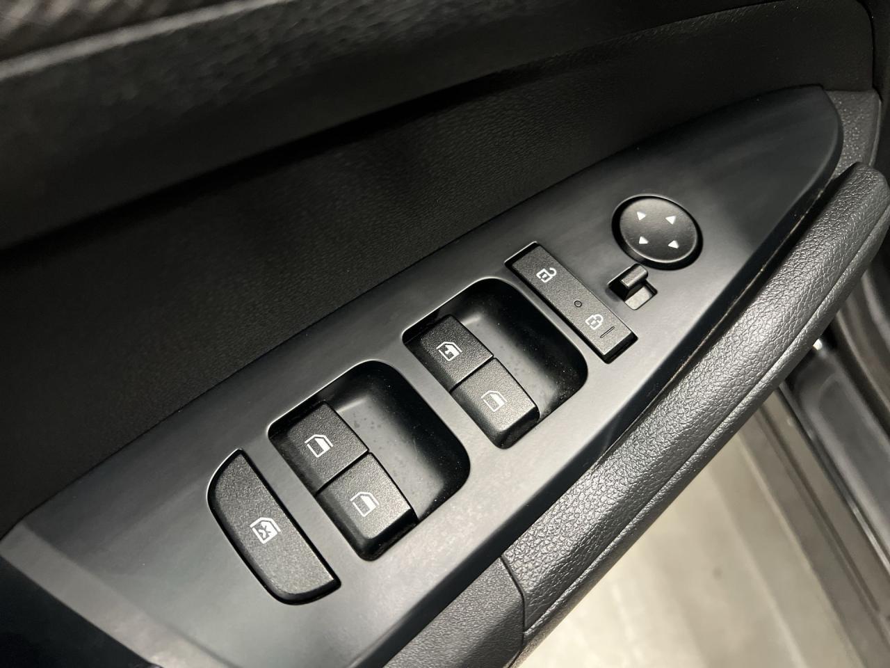 2023 Kia Sportage AWD | LOW KMS | HTD SEATS | CARPLAY | ALLOYS | A/C Photo