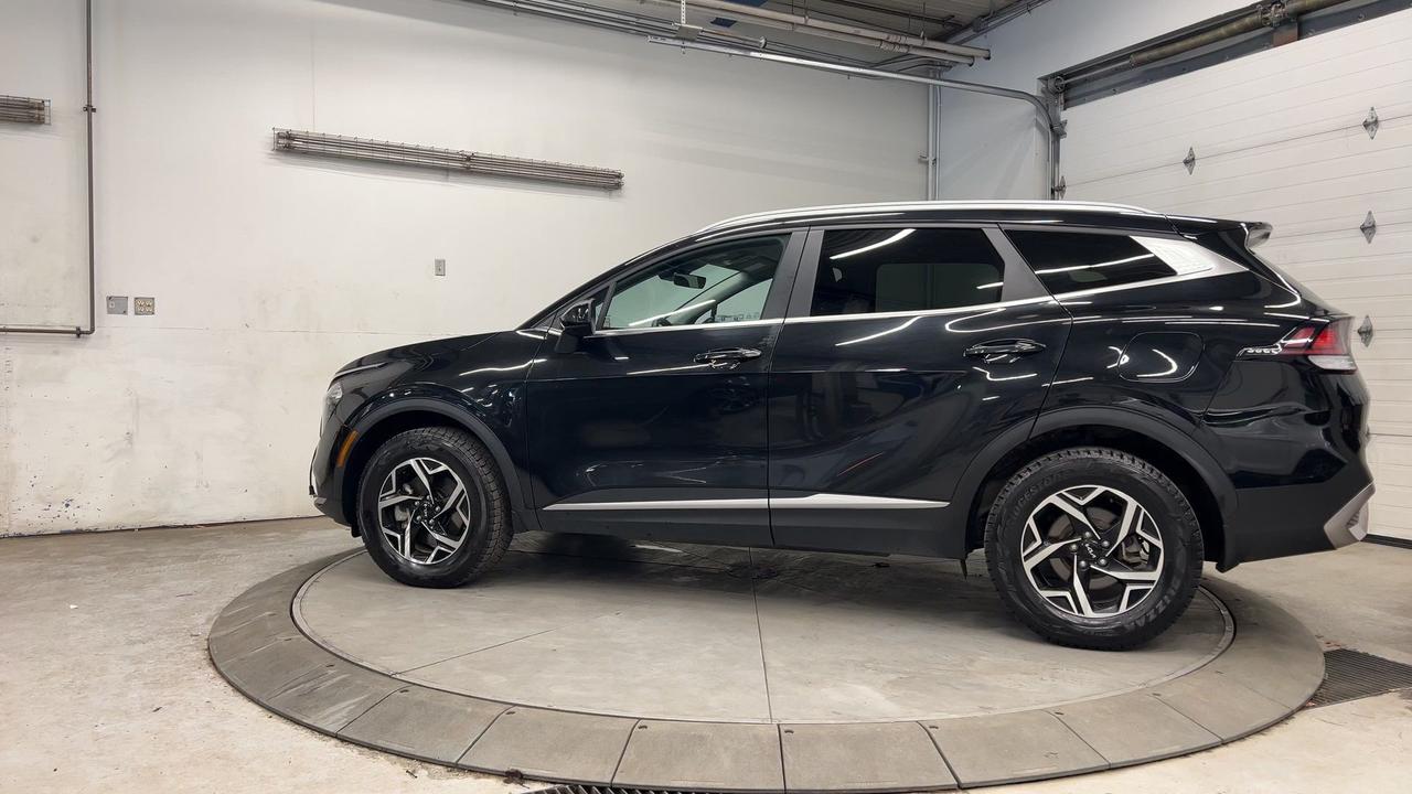 2023 Kia Sportage AWD | LOW KMS | HTD SEATS | CARPLAY | ALLOYS | A/C Photo4