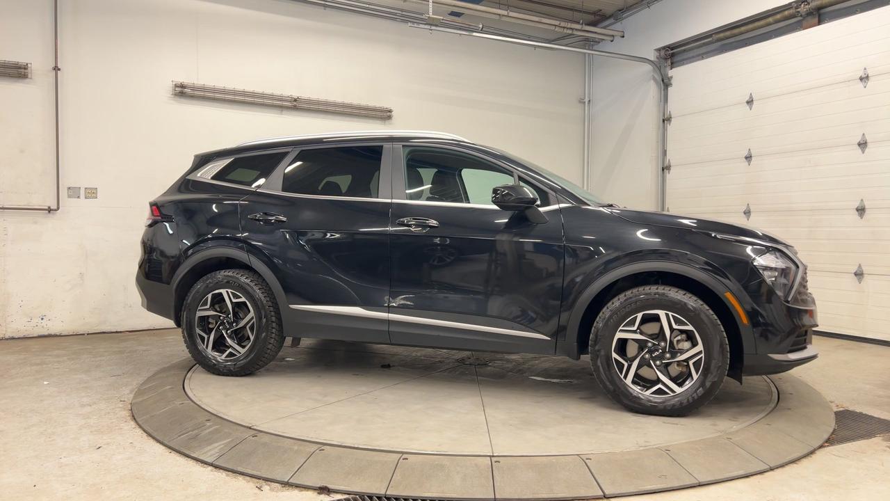 2023 Kia Sportage AWD | LOW KMS | HTD SEATS | CARPLAY | ALLOYS | A/C Photo