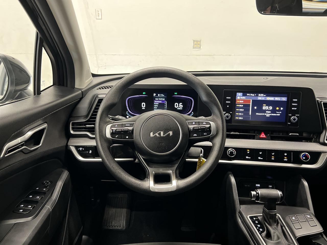 2023 Kia Sportage AWD | LOW KMS | HTD SEATS | CARPLAY | ALLOYS | A/C Photo