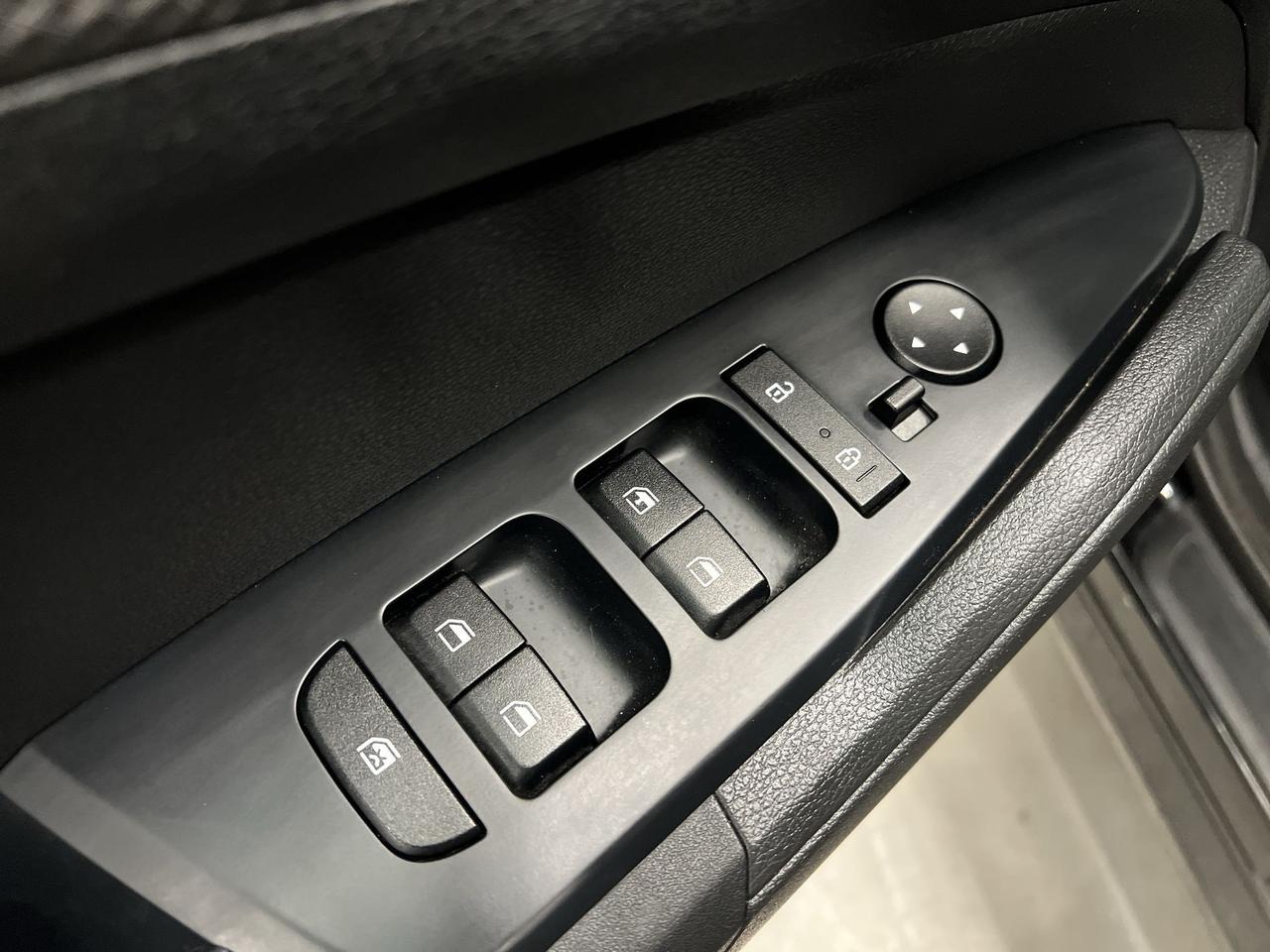 2023 Kia Sportage AWD | LOW KMS | HTD SEATS | CARPLAY | ALLOYS | A/C Photo