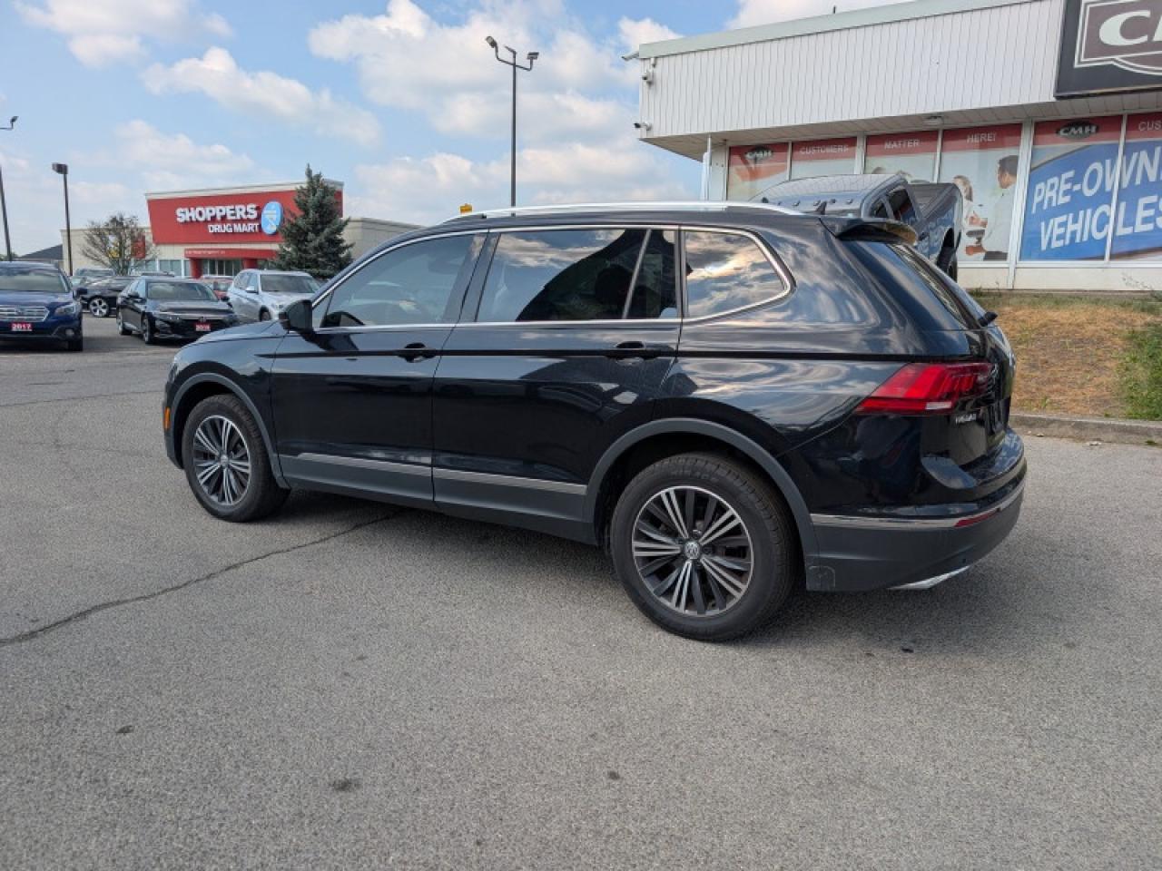 2021 Volkswagen Tiguan Highline 4MOTION  **PANO ROOF** Photo2