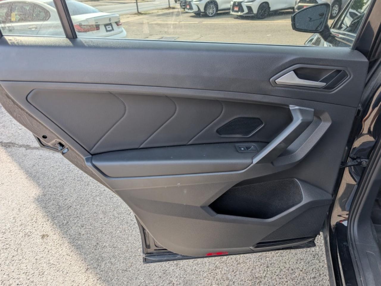 2021 Volkswagen Tiguan Highline 4MOTION  **PANO ROOF** Photo