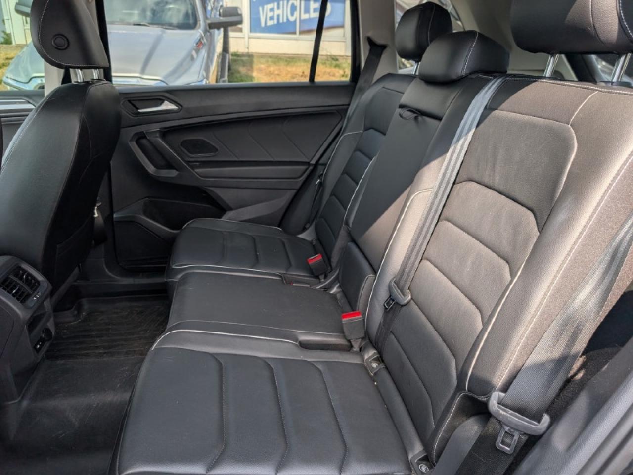 2021 Volkswagen Tiguan Highline 4MOTION  **PANO ROOF** Photo